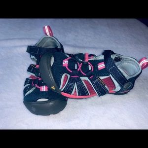 Girls Keen waterproof sandals. Size 11
